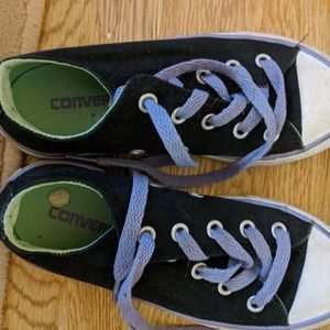 Black converse sneakers